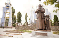 У Вінниці встановлюють перший в Україні пам’ятник Любомиру Гузару (фото) 