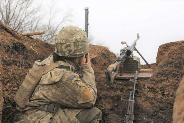 Доба на Донбасі: бойовики сім разів зривали «тишу» 