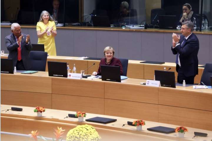 Лідери ЄС на останньому саміті Меркель провели її гучними оваціями