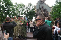 Екскурсія окупованим Луганськом. Пам’ятники нової епохи жахають (фото)