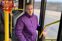 У тролейбусі в Києві «заєць» потрапив у пастку (фото)