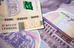 Українці знову понесли гроші до банків: опубліковано цифри