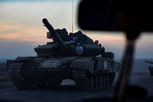 Захід збентежений: Росія перекидає танки до українського кордону