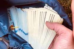 Злочинці створили фіктивний пункт обміну валют і ошукали киянина на $29 тис. (фото, відео)