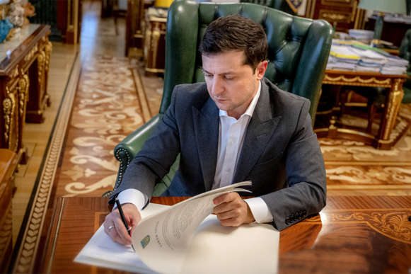 Зеленський підписав закон про держбюджет-2022