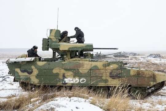 Росія продовжує стягувати війська до українських кордонів – ЗМІ
