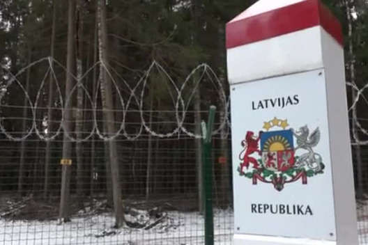 Білоруська влада масово перекидає мігрантів на кордон із Латвією