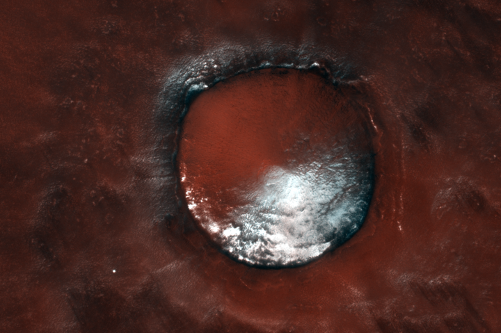 Європейське космічне агентство показало льодяний кратер на Марсі (фото)