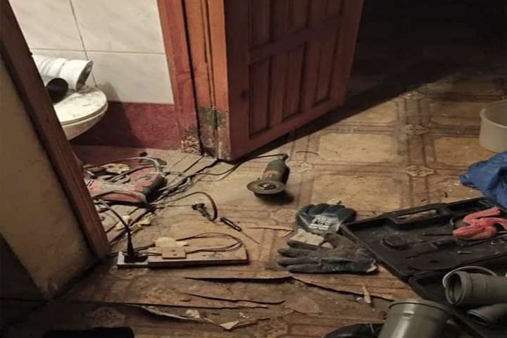Грабіжник проник до квартири в Одесі, поламав труби та заявив, що хотів допомогти з ремонтом