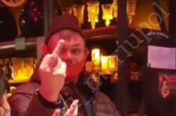 У Маріуполі чоловік погрожував барменці. Очевидці стверджують: через українську мову (відео)