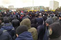 Тисячі казахів штурмують резиденцію президента, у столиці надзвичайний стан