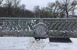 Декомунізація моста Патона: радянську зірку замінили на Архангела Михаїла (фото)
