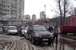У Києві сталася бійка через неправильне паркування (відео)