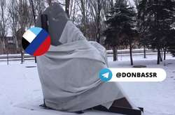 Окупанти поцупили шматок стіни Донецького аеропорту для пам’ятника «добровольцям» (відео)
