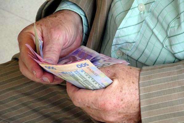 Стало відомо, скільки пенсіонерів отримують менше 2 тис. грн, а скільки – понад 10 тис.