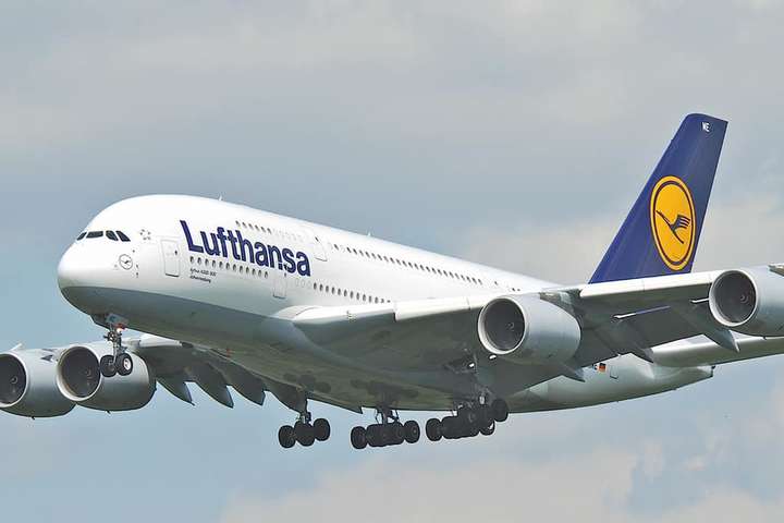 Авіакомпанія Lufthansa перенесла нічні рейси до Києва на тлі загрози нападу Росії