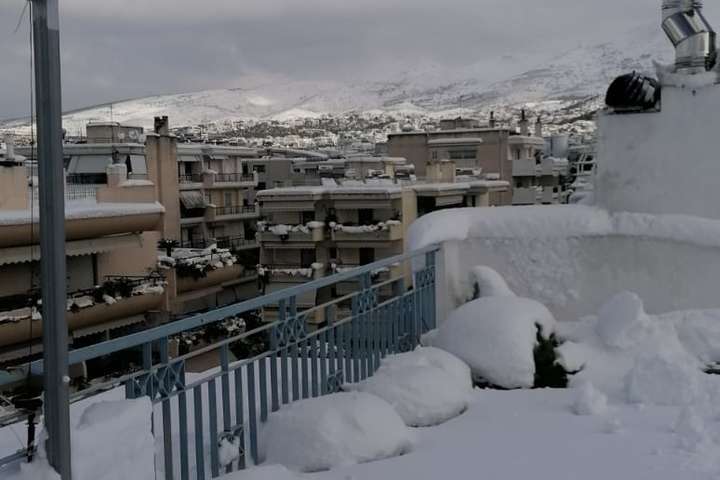 Столицю Греції накрив сніговий шторм: паралізовано роботу транспорту (відео)