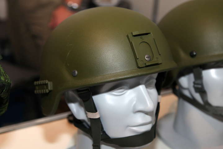 Вместо летального оружия Германия поставит Украине защитные шлемы 