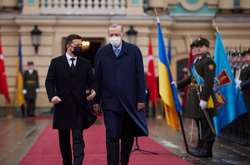 Президент Туреччини після візиту в Київ заявив, що Володимир Зеленський погодився на зустріч з Володимиром Путіним у Туреччині