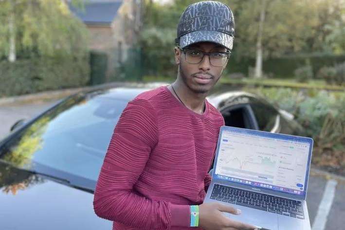 Студент із Сомалі інвестував у криптовалюту £37. І став мільйонером