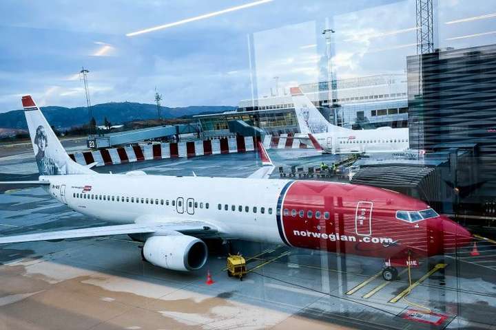 Норвезька авіакомпанія зупиняє польоти над Україною