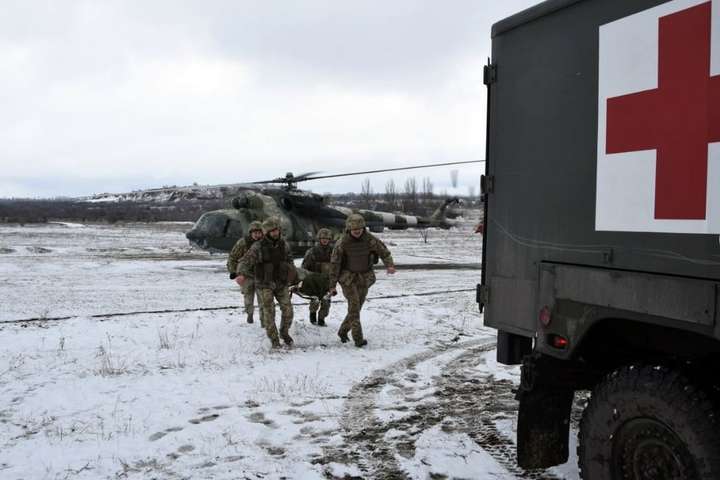 Окупанти на Донбасі поранили двох українських військових