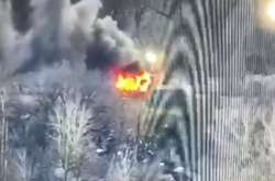 Окупанти знищили вантажівку українських військових (відео)