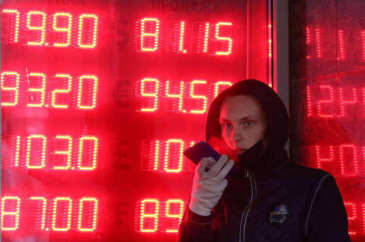 Путін обвалив рубль: російська валюта стала найбільш нестабільною у світі