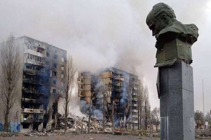 У Бородянці з-під завалів зруйнованих будинків врятовано 200 людей (фото)