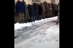 У Сумах захисники України показали натовп взятих у полон росіян (відео)