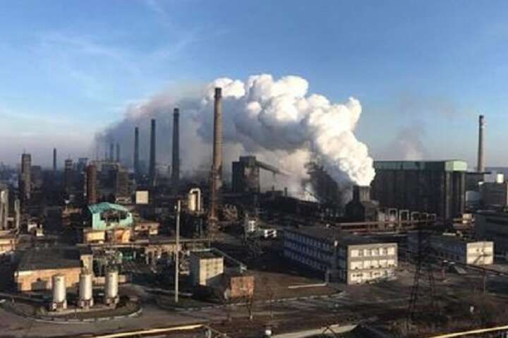 Авдіївський коксохімічний завод зазнав масованого обстрілу, зупинилася ТЕЦ