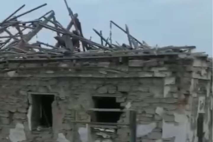 Окупанти обстріляли Миколаївщину, у Снігурівці знищено житлові будинки (відео)