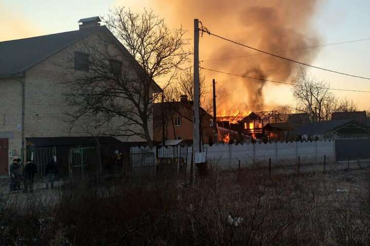 Окупанти знову обстріляли Київ: зруйновано будинки і газопровід (фото)