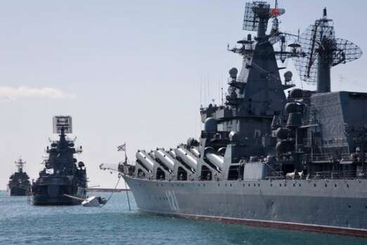 Справжні пірати: росіяни зафарбовують на своїх кораблях назви і бортові номери