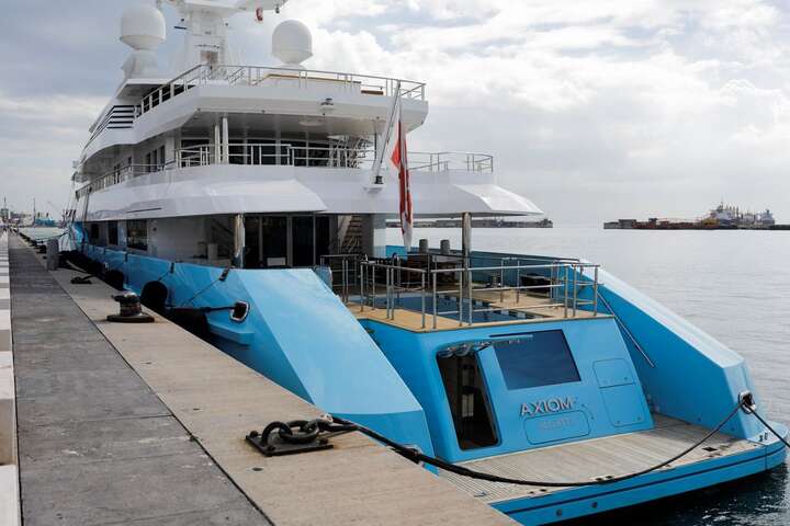 Гібралтар затримав яхту російського мільярдера Пумп’янського (фото)