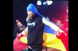 Казахський боксер вийшов на бій у США з українським прапором
