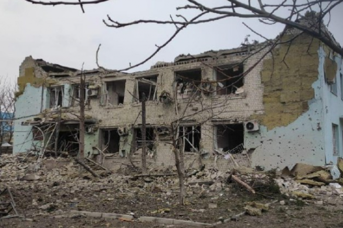 Росіяни інтенсивно обстрілювали Дергачі: пошкоджено лікарню, амбулаторію та житлові будинки