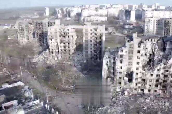 Власти Мариуполя показали видео разрушенного города