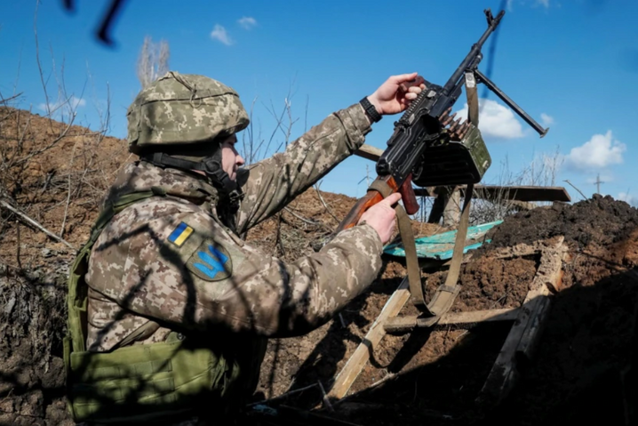 За добу на Донбасі військові відбили 12 атак окупантів