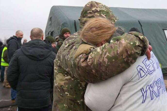 Обмен пленными с Россией: 14 украинцев вернулись домой