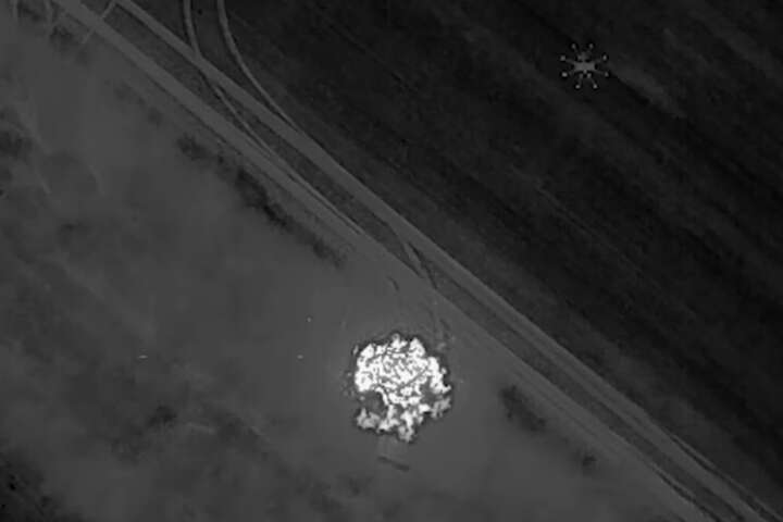 Бойовий дрон ефектно знищив ворожий танк (відео)