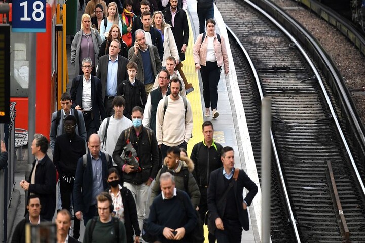 Страйк працівників зупинив британську залізницю: що відбувається