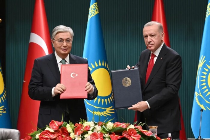 Казахстан ділитиметься військовими даними із Туреччиною. У рашистів вже істерика