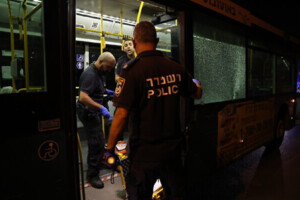 У Єрусалимі невідомі обстріляли автобус біля Стіни плачу: є поранені