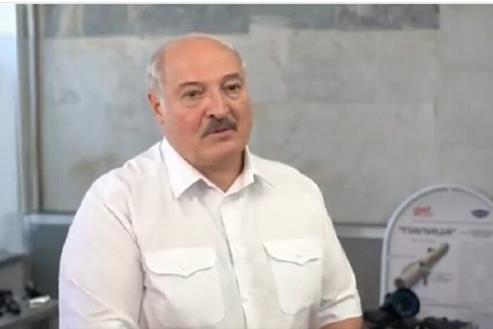 Лукашенко спробував виправдатися за цинічне побажання «мирного неба» Україні (відео)