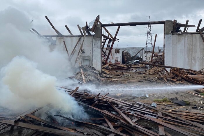 Зруйновані будинки, постраждали цивільні: фото наслідків авіаудару по Миколаївщині 