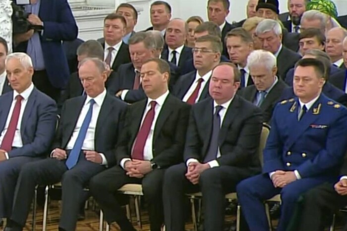 Конфуз у Кремлі. Посіпаки Путіна задрімали під час «святкової промови»
