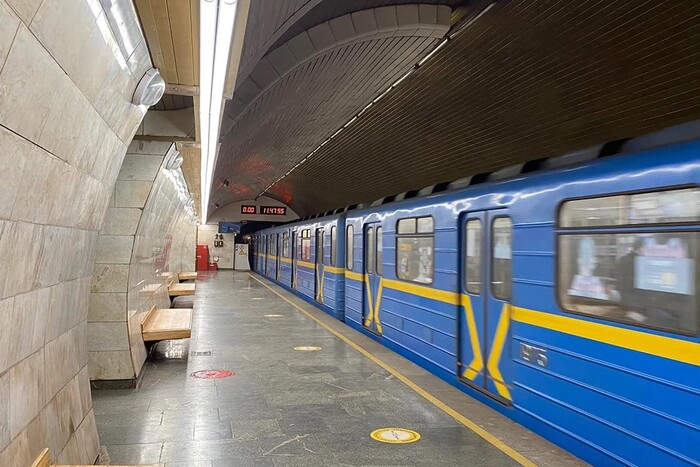 Ракетна атака по Києву: зупинено всі лінії метро