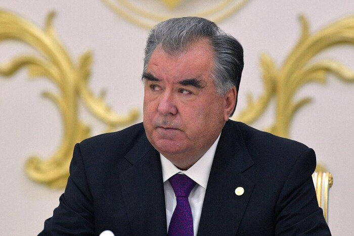 Президент Таджикистану публічно принизив Путіна (відео)