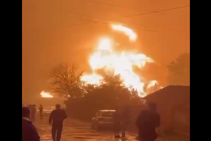 У тимчасово окупованому Шахтарську спалахнула пожежа на нафтобазі (відео)